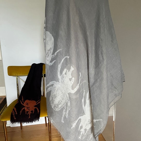 India Hicks Beetle Scarf Wrap in Grey - Picture 2 of 7